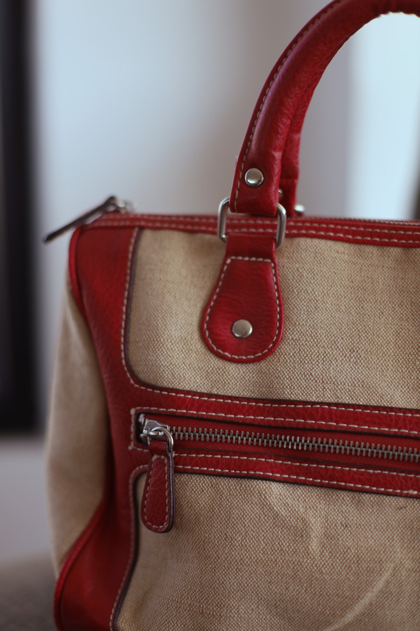 Bolsa detalles rojos