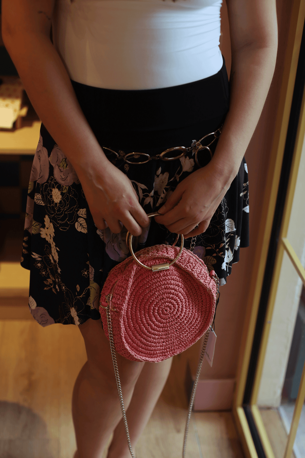 Crossbody rosa tejida