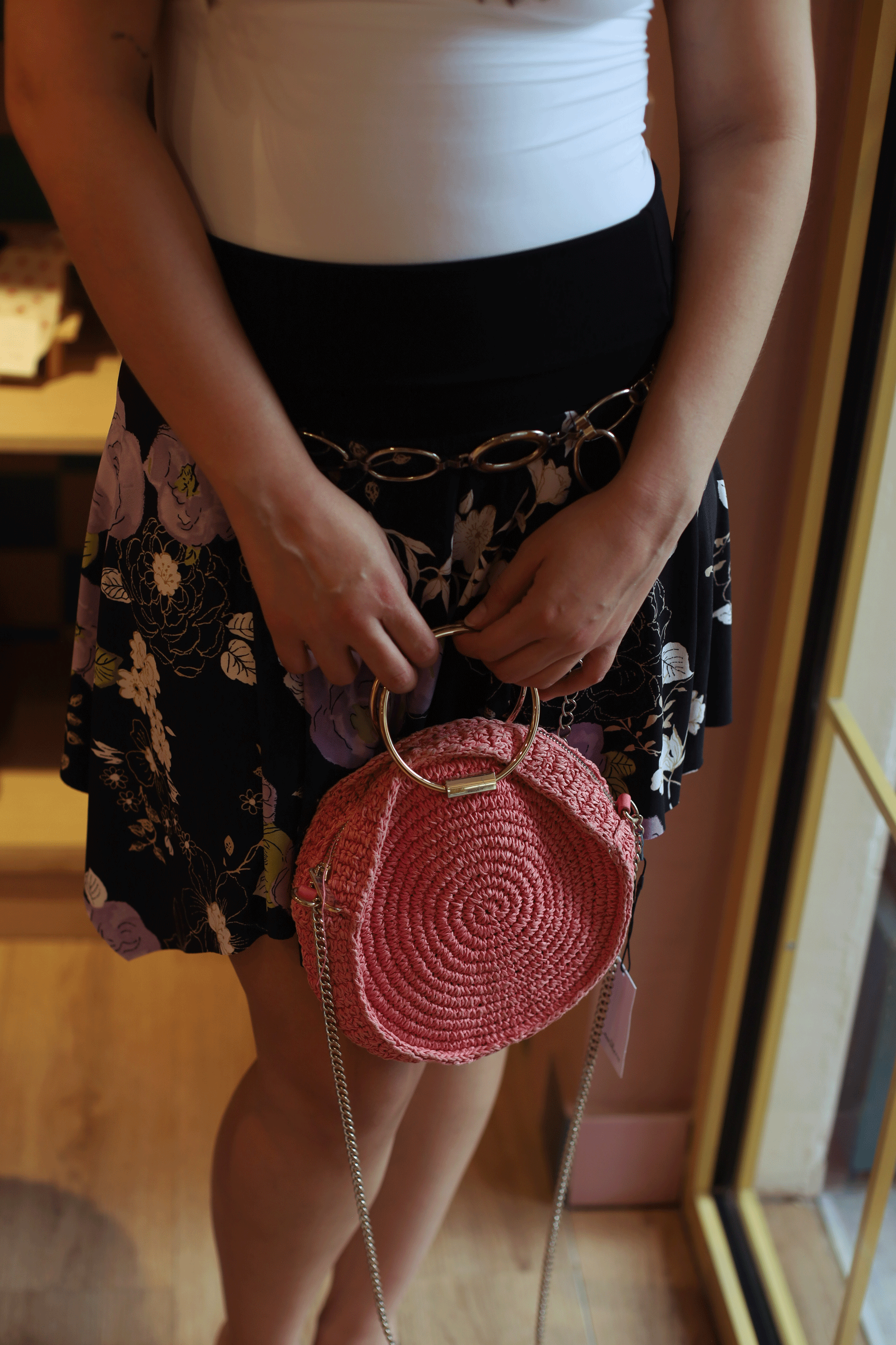 Crossbody rosa tejida