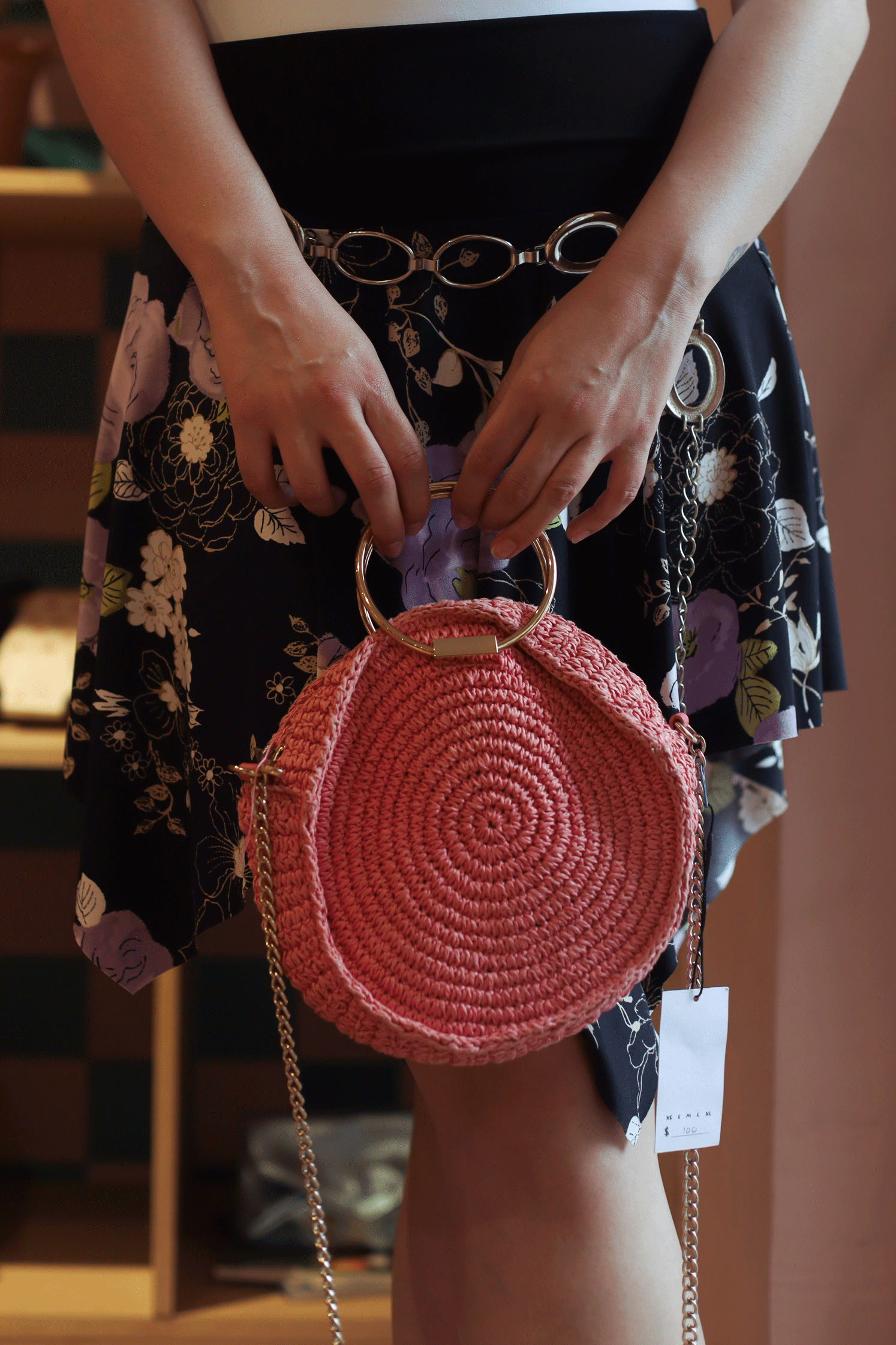 Crossbody rosa tejida