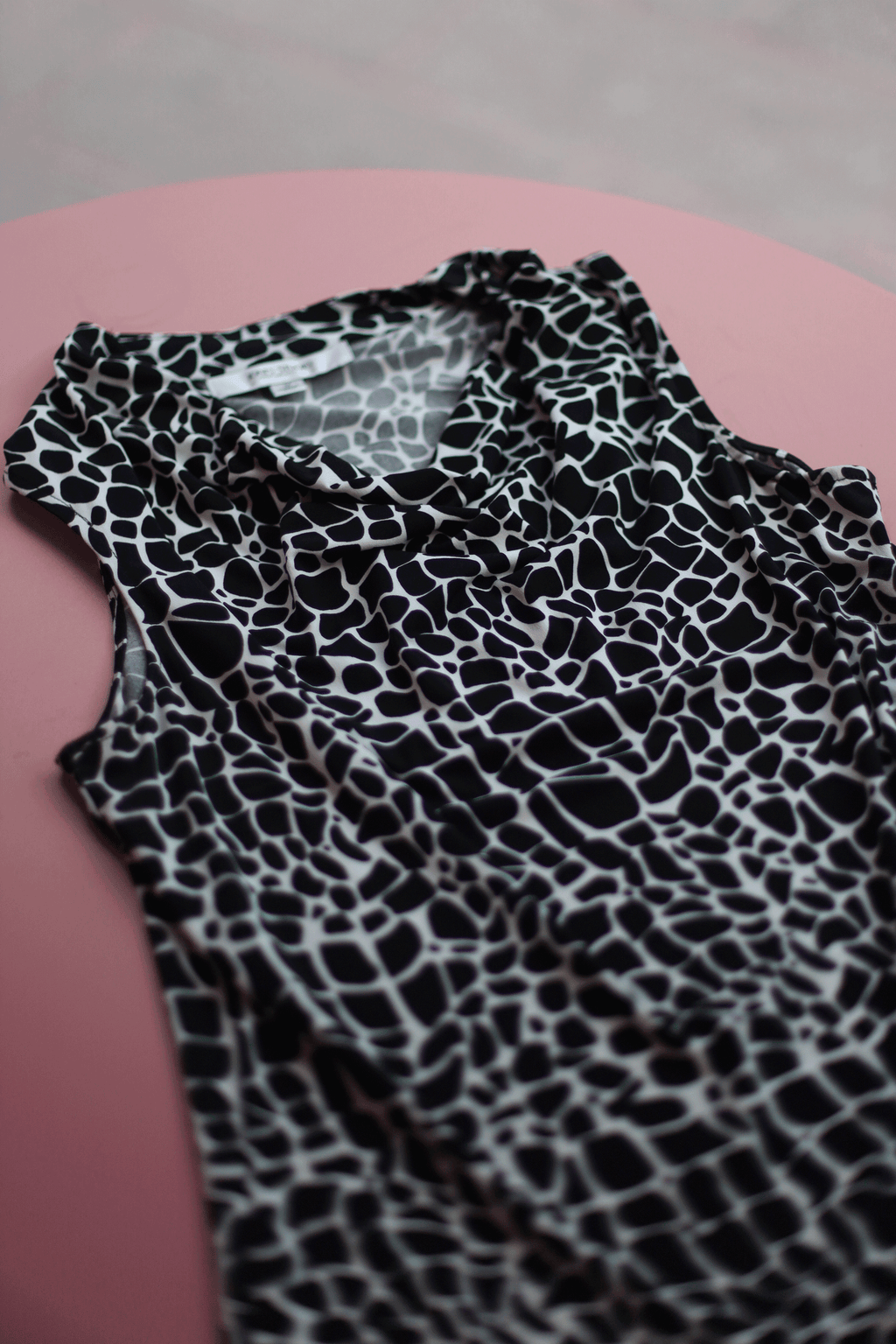 Top print con cuello caido