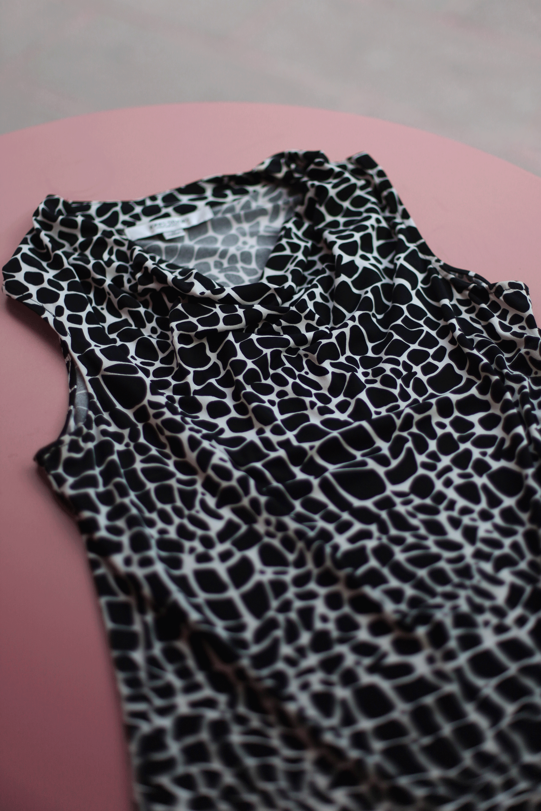 Top print con cuello caido