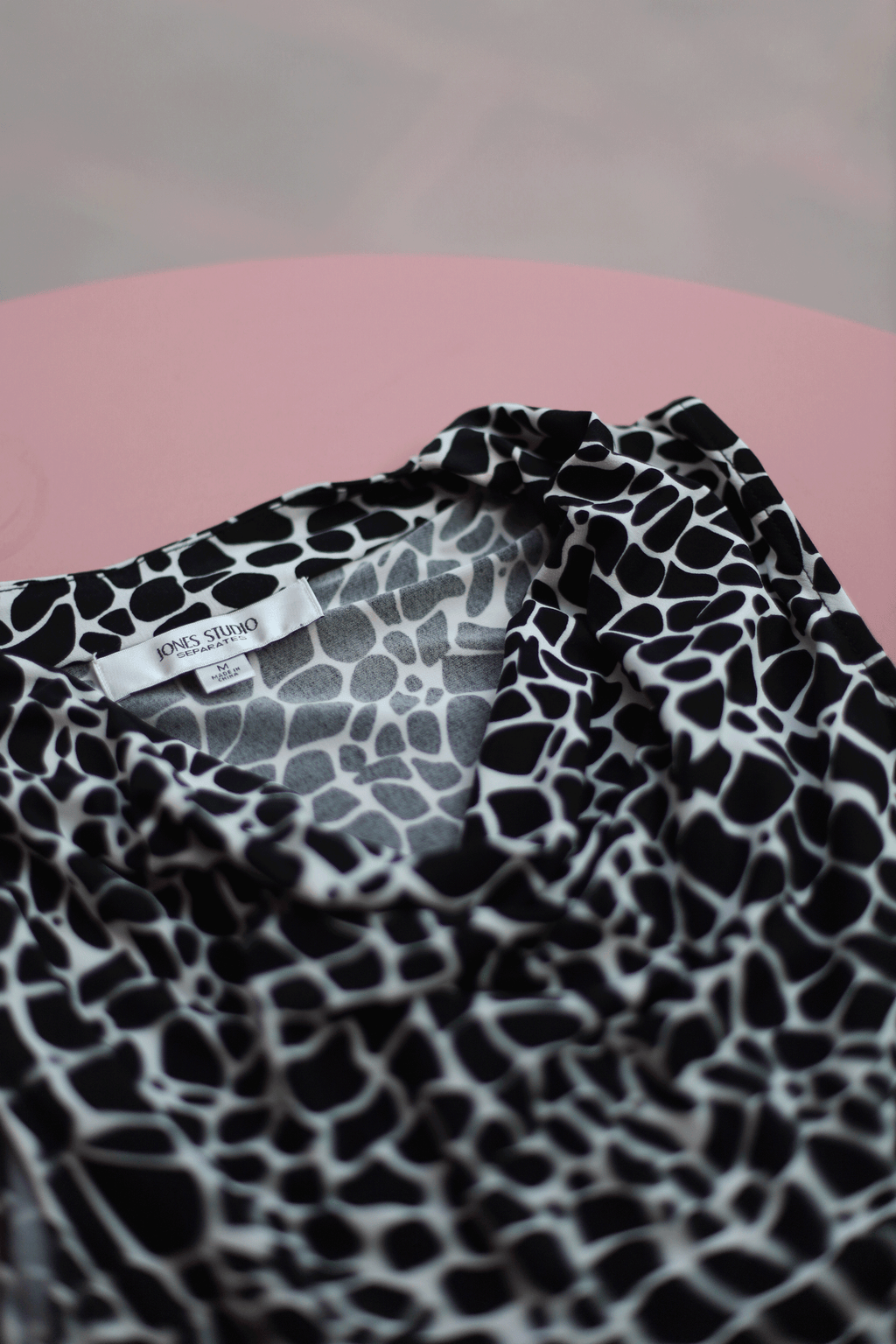 Top print con cuello caido