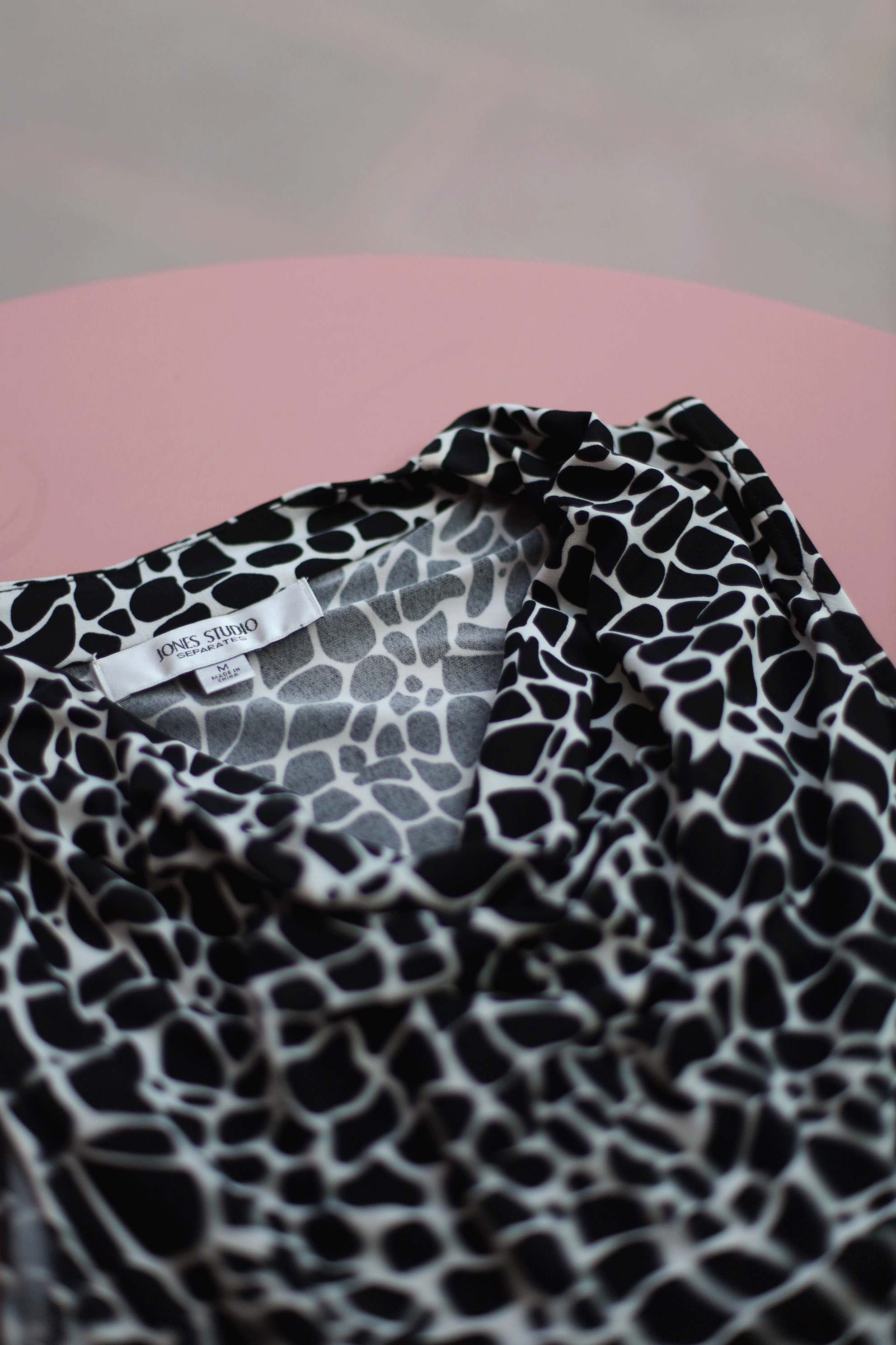 Top print con cuello caido